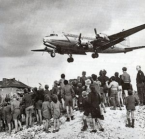 A plane landing at Templehof Airfield in late 1948
